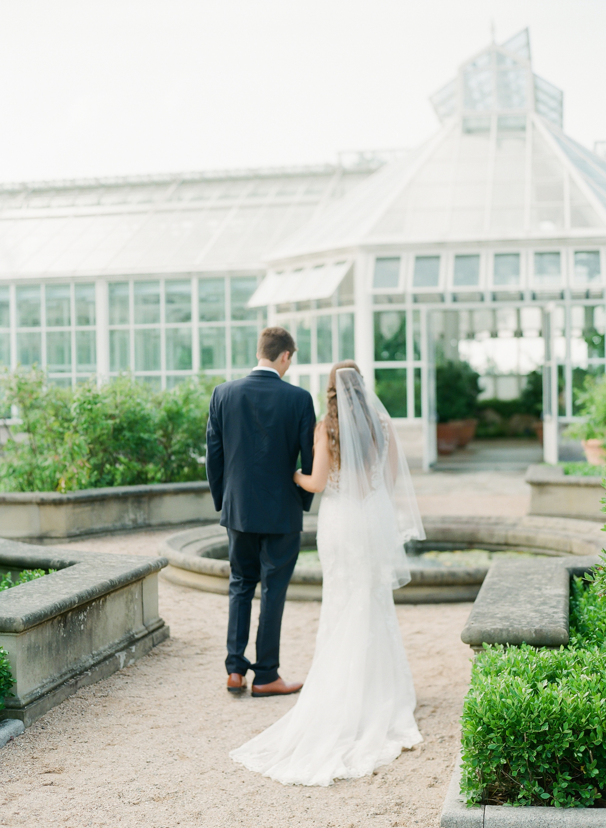 Halifax Wedding Photographer Jacqueline Anne Photography captures Newcombe Farmers Wedding in the Harriet Irving Gardens