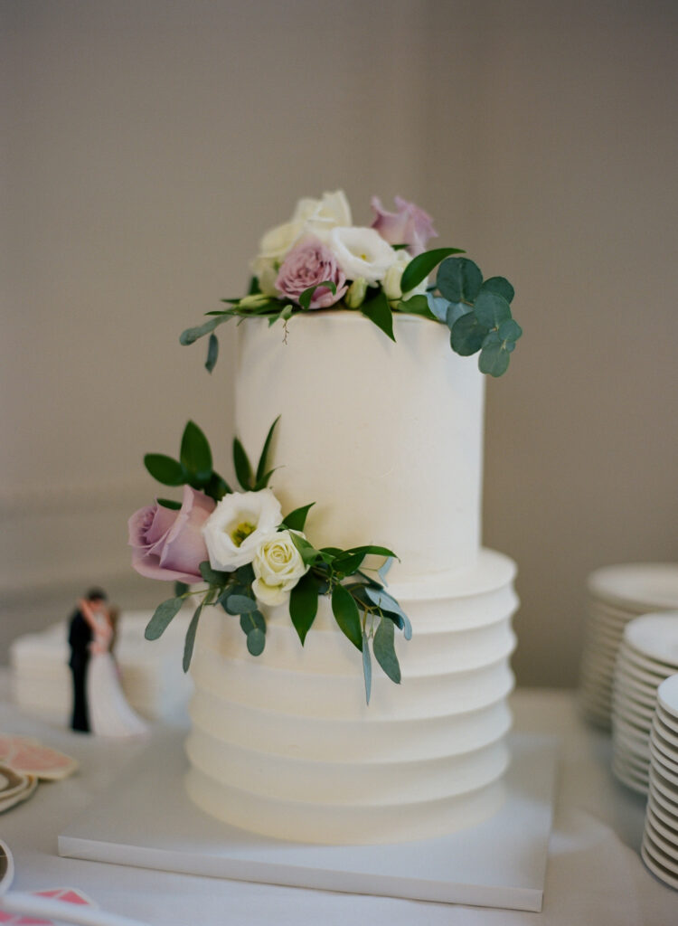 The Halifax Club wedding, wedding cake captured by Halifax Wedding Photographer, Jacqueline Anne Photography.